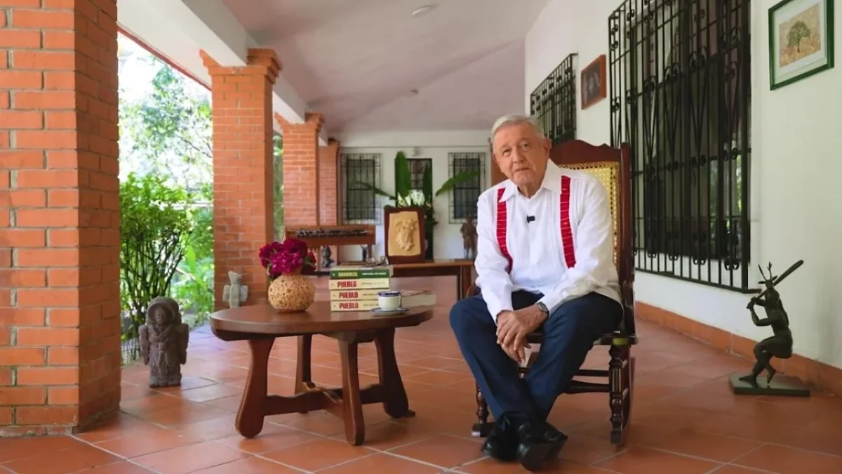 AMLO presenta en redes sociales su nuevo libro Pueblo