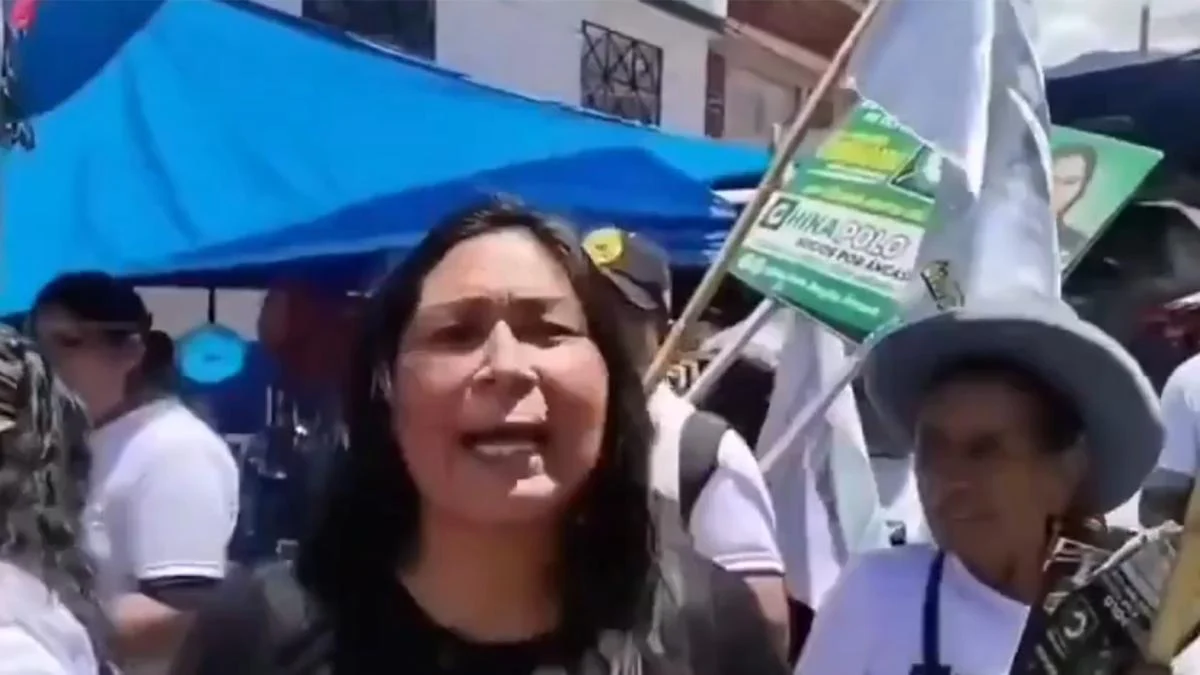 Susy Aponte durante una actividad pública de campaña en Perú