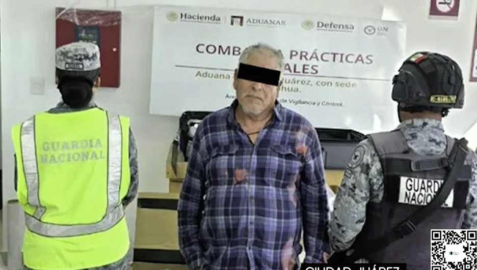 Armas y cartuchos asegurados en el Puente Libre de Ciudad Juárez