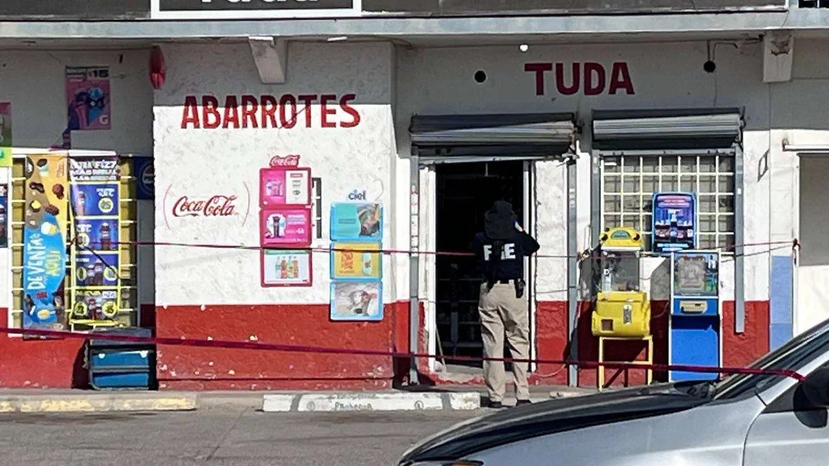 Policías resguardan vivienda donde fue localizado un hombre sin vida en Jardines del Valle
