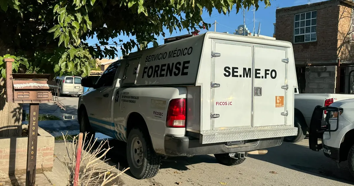 Unidades de seguridad resguardan la zona donde fue localizado un hombre sin vida en El Campanario