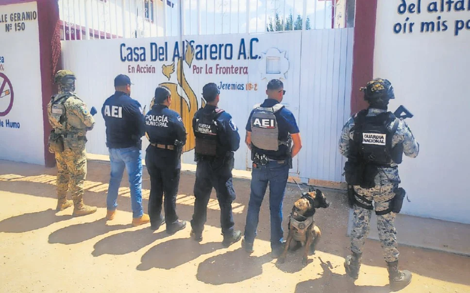 Elementos de seguridad durante revisiones en centros de rehabilitación de Ciudad Juárez