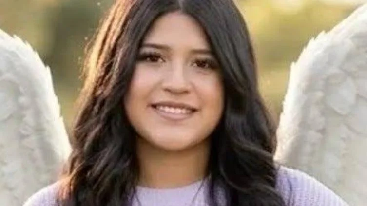 Lugar del choque en East Paisano donde falleció Miranda Cisneros, de 16 años