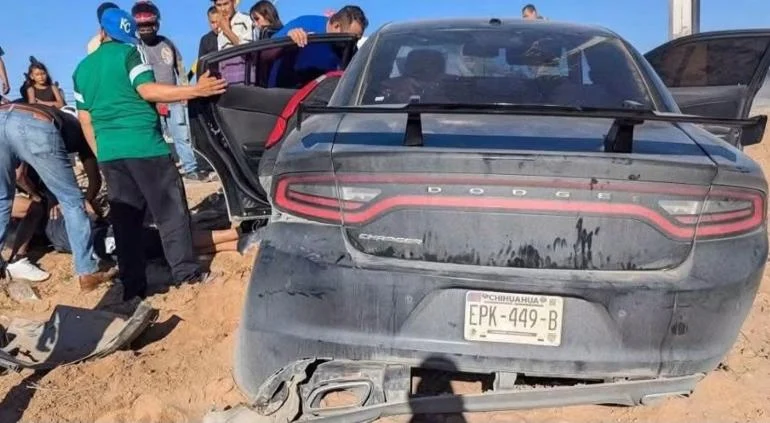 Vehículo de conductor accidentado en la entrada de Villas de Alcalá