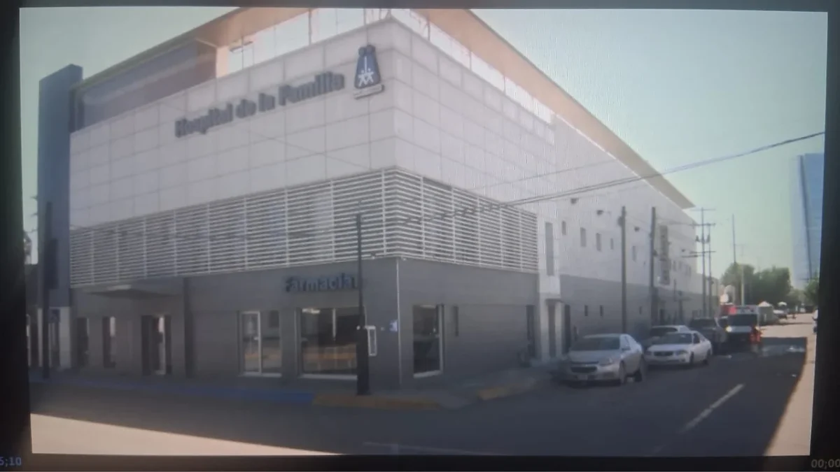 Resguardo policial en el área de Urgencias del Hospital de la Familia en Ciudad Juárez
