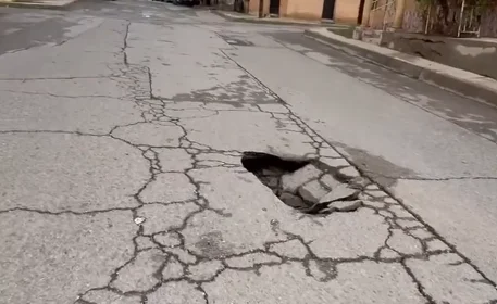 ¡Una calle de Juárez parece la Luna! Boquete enciende alertas en la Anáhuac