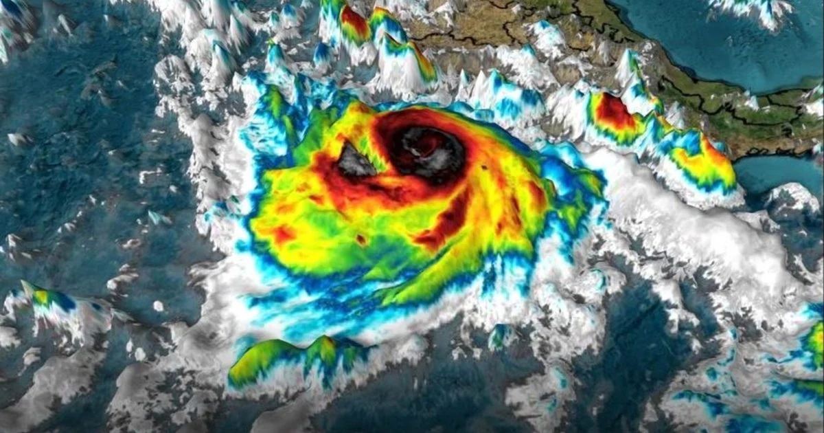 Huracán categoría 1 vigilado en el océano Pacífico mexicano