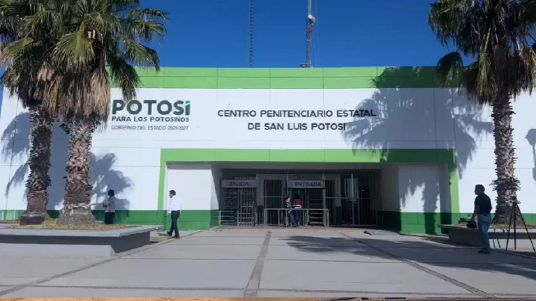Acceso al Centro Penitenciario Estatal de La Pila en San Luis Potosí