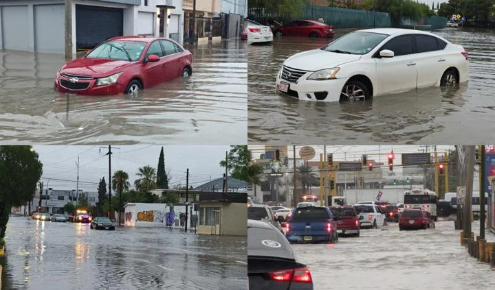 Vialidad inundada por la lluvia en Ciudad Juárez con vehículos varados
