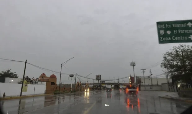 Aviso de clases virtuales en Ciudad Juárez por lluvias fuertes