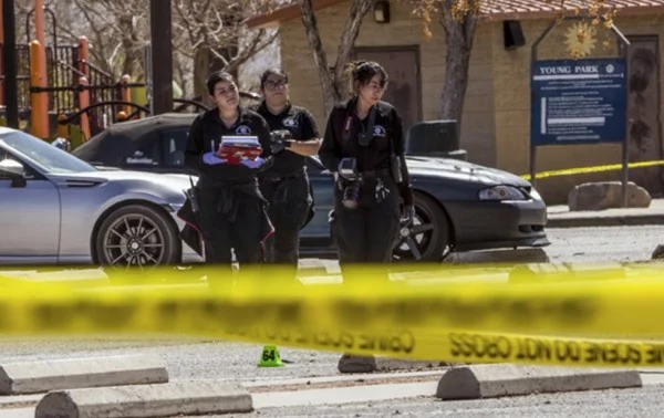 Camioneta volcada después de una persecución en Mesilla, Nuevo México