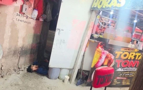 Zona donde ocurrió un homicidio en un puesto de comida de la colonia Olivia Espinoza en Ciudad Juárez