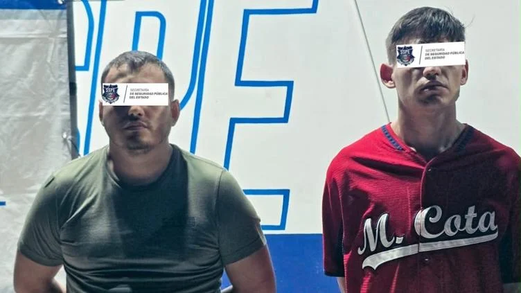 Armamento y objetos asegurados durante operativo en Ojinaga, Chihuahua
