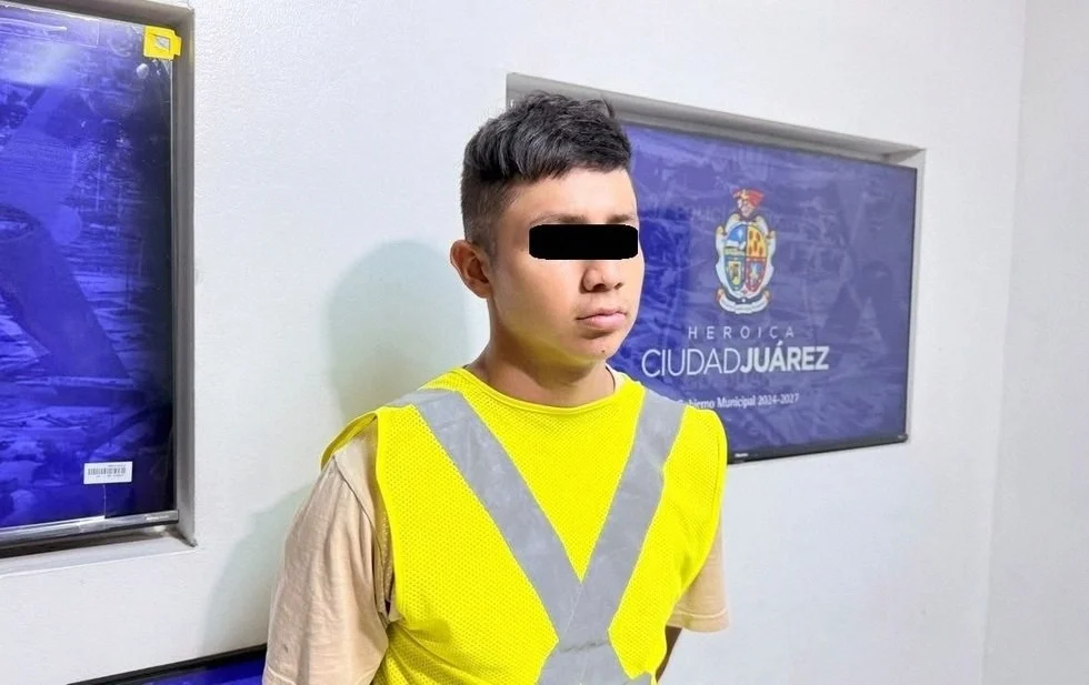 Motocicleta Italika negra asegurada tras un arresto en Ciudad Juárez