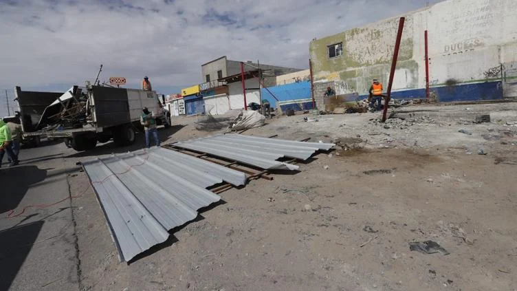 Retiro de car wash y construcciones irregulares en el bulevar Independencia de Ciudad Juárez