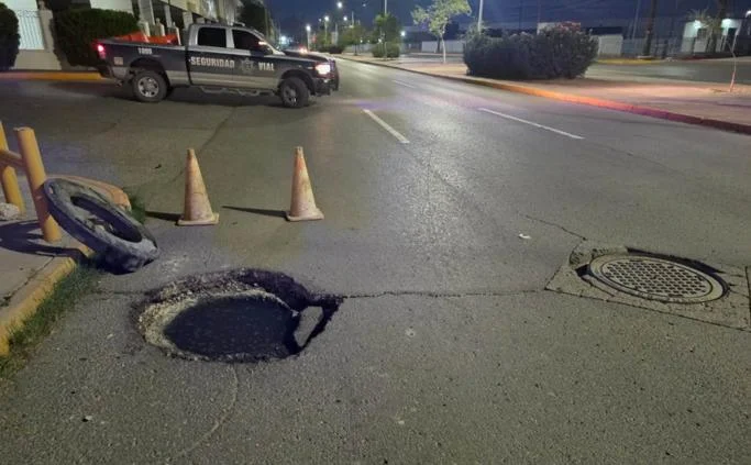 Cierre preventivo de carriles por hundimientos en avenidas de Ciudad Juárez