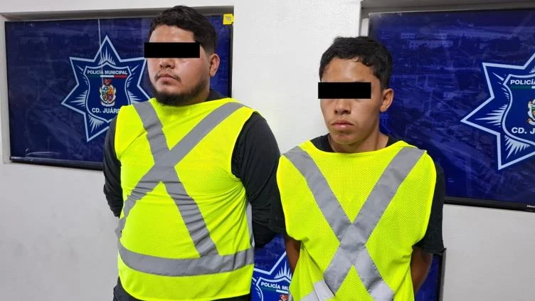 Revólver asegurado durante detención de dos jóvenes en el fraccionamiento Terranova de Ciudad Juárez