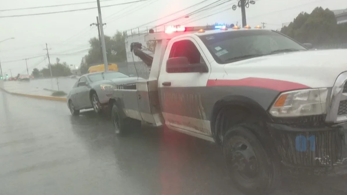 Juárez bajo el agua: sacaron casi 70 autos del agua