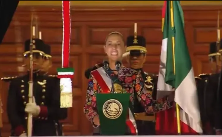 Claudia Sheinbaum durante el Grito de Independencia en Palacio Nacional