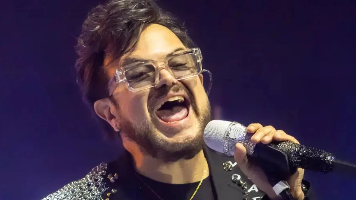 Aleks Syntek durante concierto por el Grito de Independencia en la alcaldía Benito Juárez