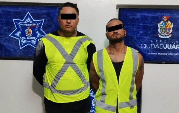 Policías municipales durante un operativo por robo de cable en Ciudad Juárez