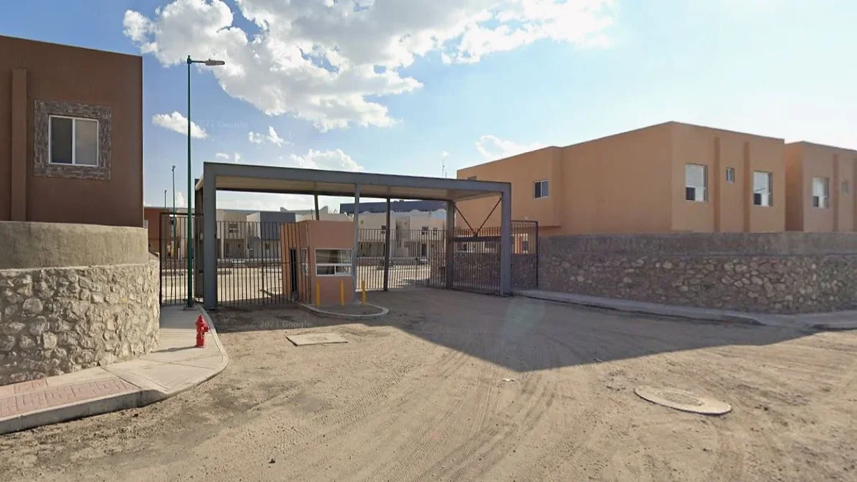 Acceso con rejas en un fraccionamiento de Ciudad Juárez