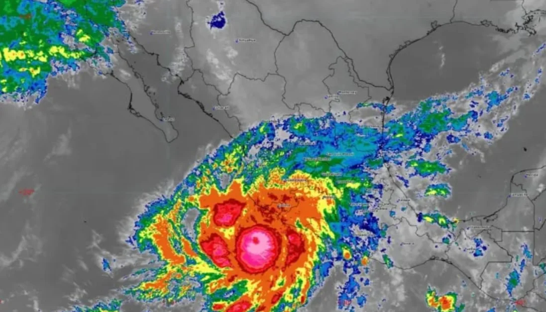Alerta roja “peligro máximo” Huracán Simón en México