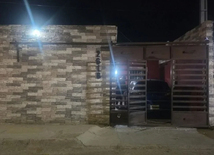 Grupo arm4dos lanzan d1spar0s contra un vehículo y una vivienda 2