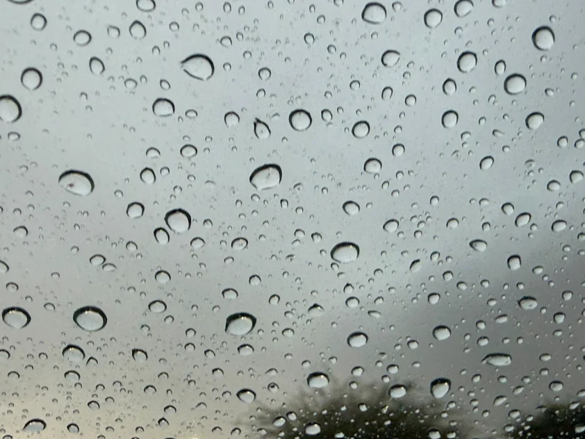 Cielo parcialmente nublado con probabilidad de lluvia en Ciudad Juárez