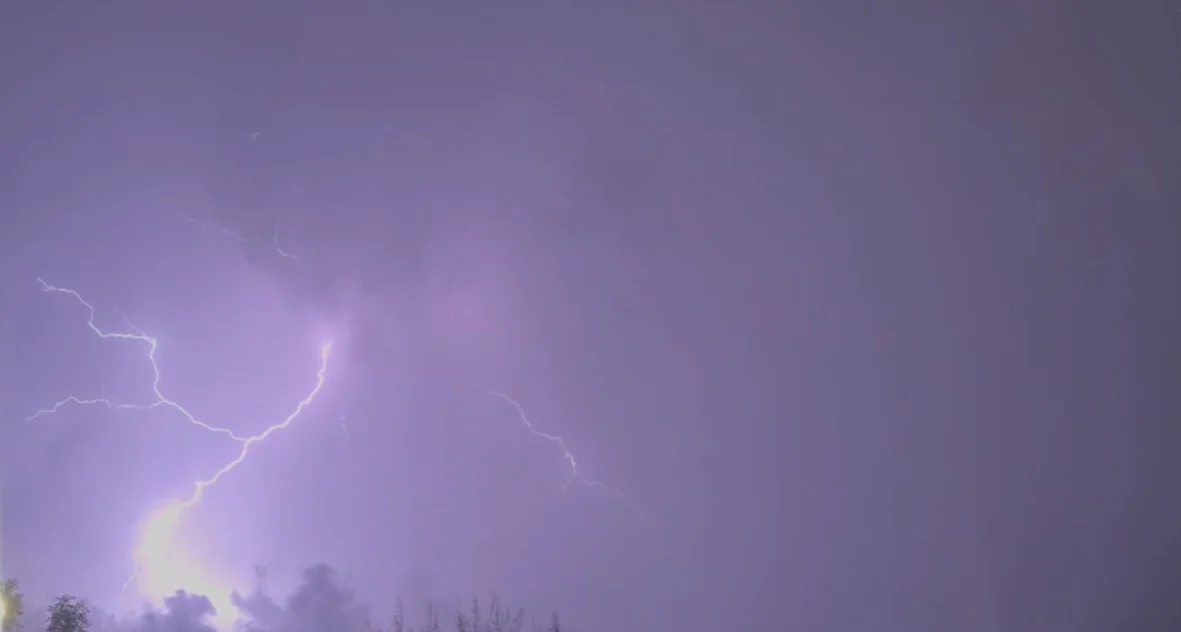 Emiten alerta en Ciudad Juárez por fuerte tormenta