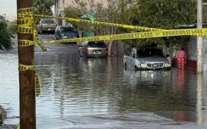 Calles y viviendas afectadas por las lluvias en Ciudad Juárez