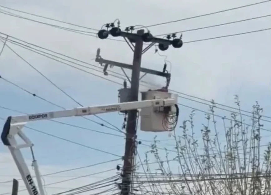 Zona donde trabajador municipal sufrió una descarga eléctrica en avenida Plutarco Elías Calles