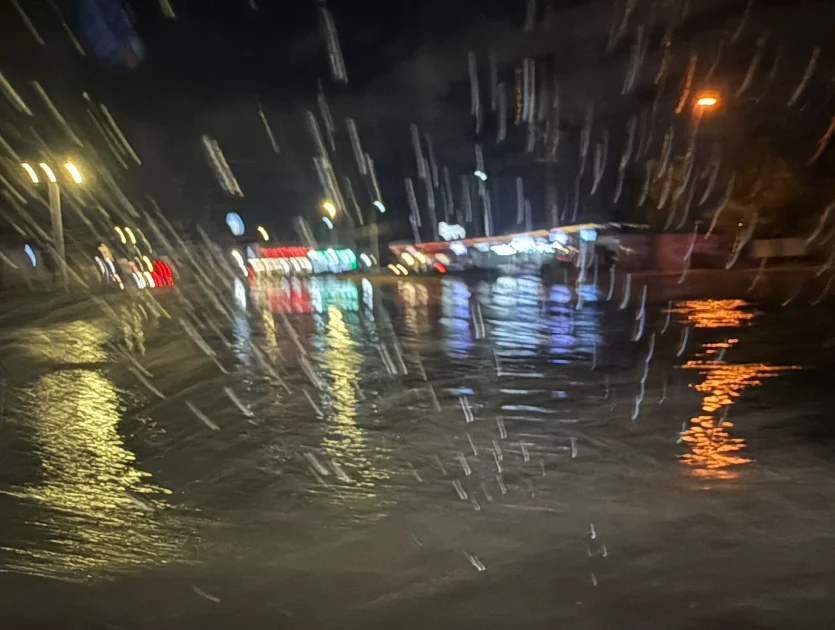 Inundación en el eje vial Juan Gabriel de Ciudad Juárez