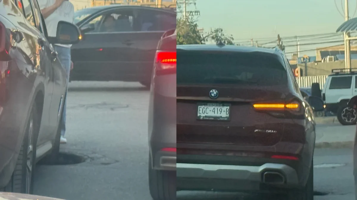 Camioneta varada por alcantarilla abierta cerca de Gómez Morín en Ciudad Juárez
