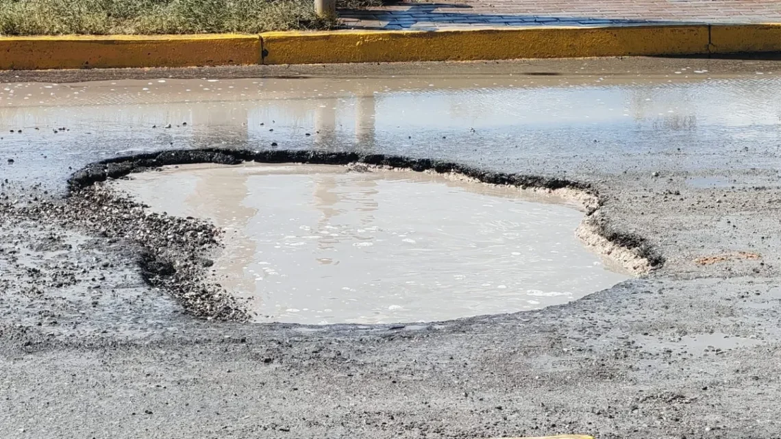 Trabajos de reparación en vialidades afectadas por las lluvias en Ciudad Juárez