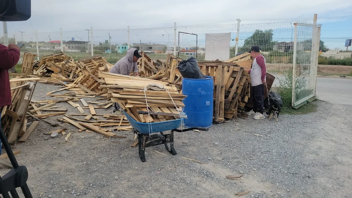 Entrega gratuita de leña reciclada para familias de Ciudad Juárez