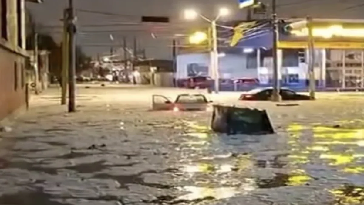 Nubes de tormenta sobre Ciudad Juárez durante un pronóstico de lluvia