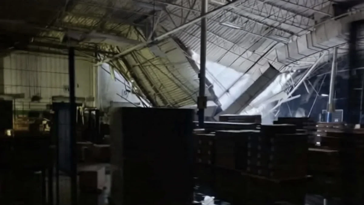 Daños y colapso parcial del techo en la planta Eaton de Ciudad Juárez