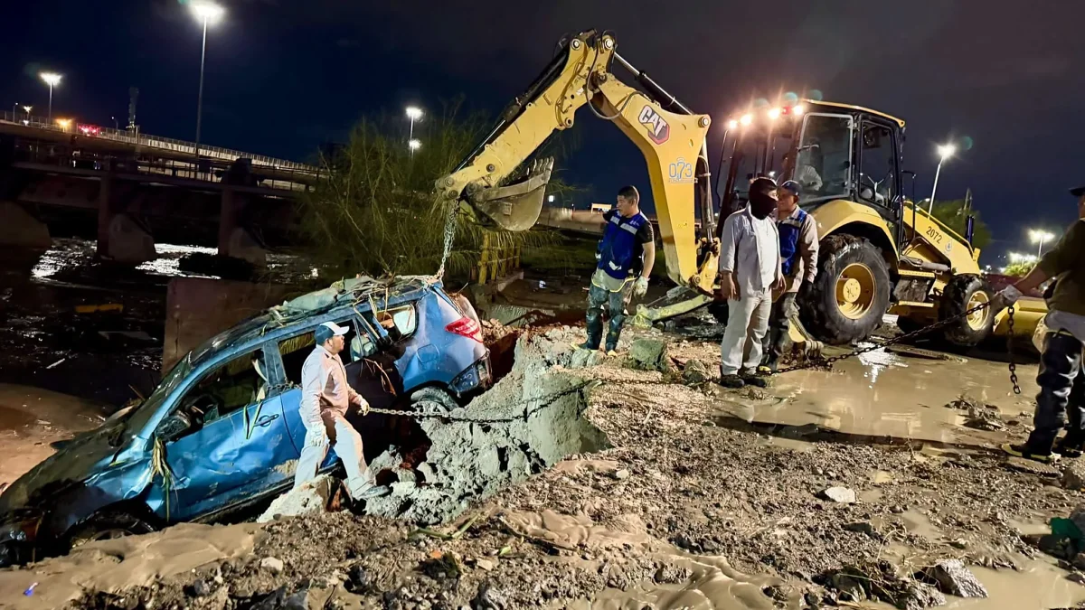 Maquinaria de la JMAS atiende afectaciones por lluvias en el norponiente de Ciudad Juárez