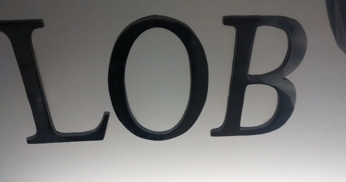 Local cerrado de la tienda LOB en el centro comercial Las Misiones de Ciudad Juárez