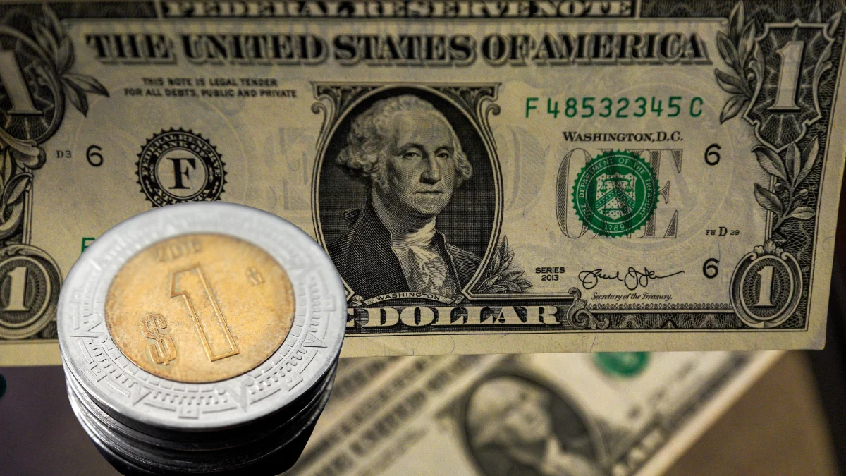 Precio del dólar en un tablero de una casa de cambio de Ciudad Juárez