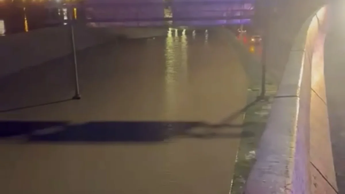 Avenidas de Ciudad Juárez cubiertas de agua tras el desbordamiento del Río Bravo
