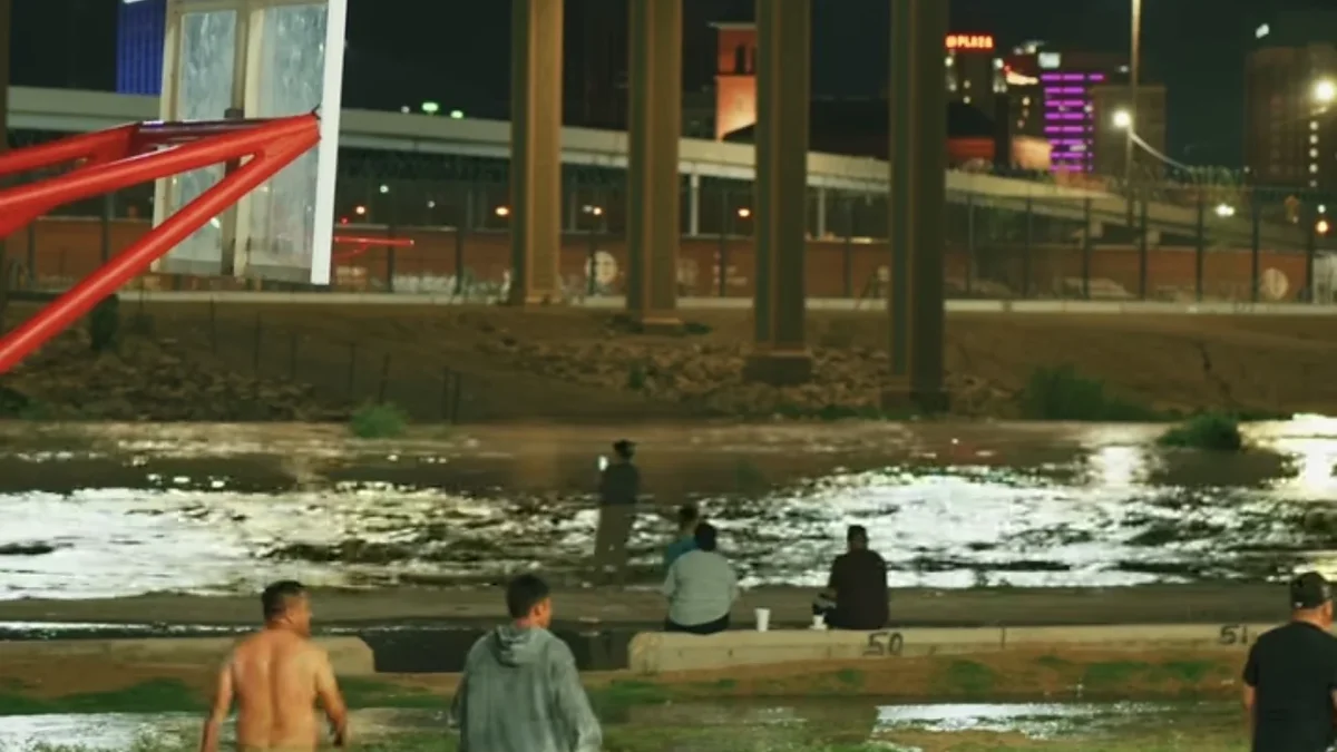 Video del Río Bravo con corriente considerable y personas cerca del cauce en Ciudad Juárez
