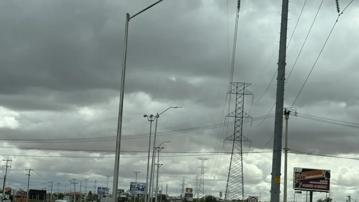 Lluvia y cielo nublado durante la tarde en Ciudad Juárez