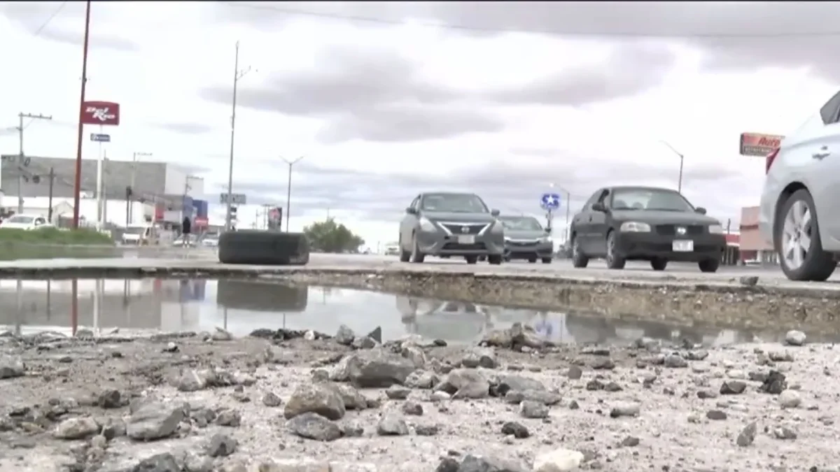 Bache en la intersección de Manuel Talamás Camandari y Paseo de San Isidro en Ciudad Juárez