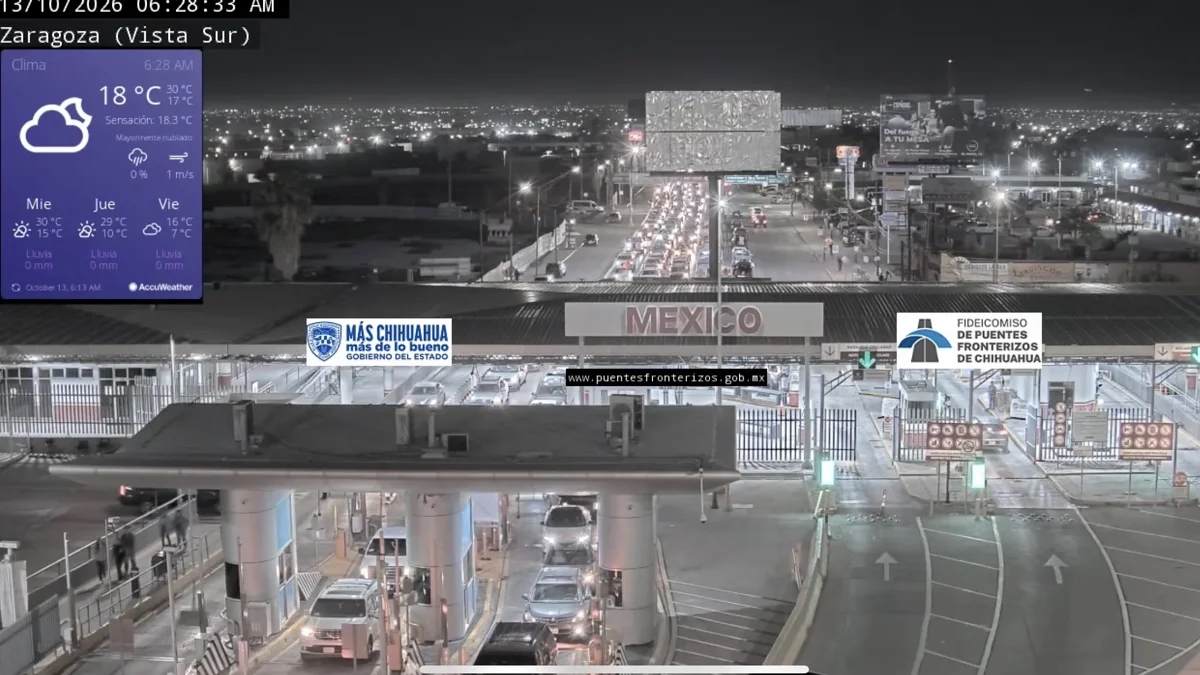 Filas de vehículos en los puentes internacionales de Ciudad Juárez hacia El Paso