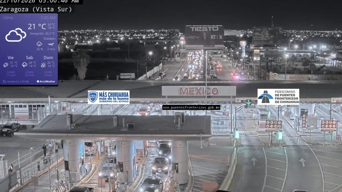 Filas de vehículos en los puentes internacionales de Ciudad Juárez rumbo a El Paso