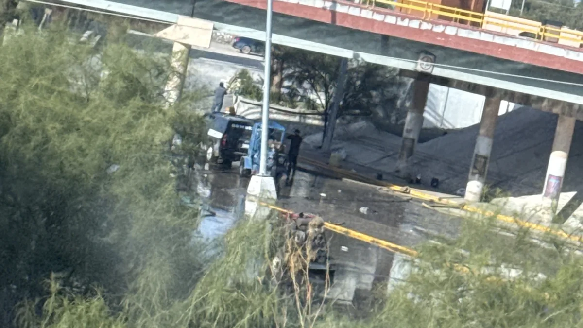 Paso a desnivel de Las Torres y Centauro del Norte cerrado por agua y lodo
