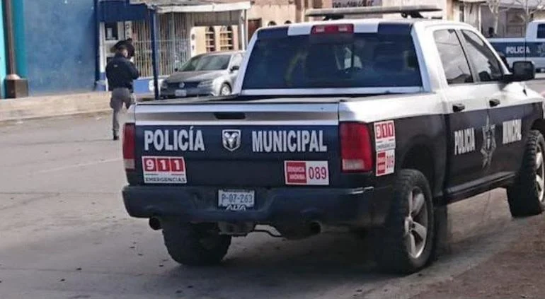Patrulla de la Policía Municipal durante la atención de un reporte de violencia