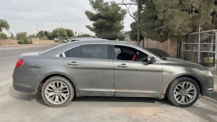 Vehículo y agentes relacionados con detención por asalto en Ciudad Juárez